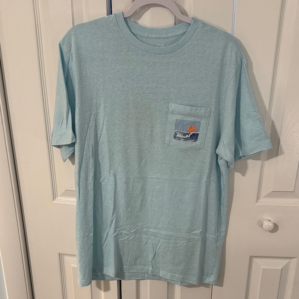 Men’s vineyard Vines Light Blue Graphic Pocket T-Shirt